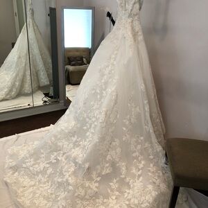 Elegant White Floral Lace Wedding Dress